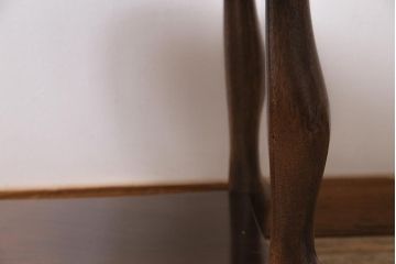 ビンテージ家具　オールドマルニ　maruni(マルニ木工)　棚付き　アンティークスタイルにおすすめな木製のサイドテーブル(コーヒーテーブル)(R-043797)