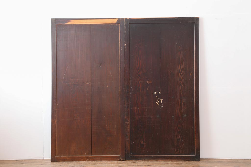 アンティーク建具　古民家スタイルや趣のある和空間におすすめな板戸2枚セット(格子戸)(R-043818)