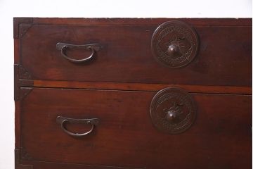 アンティーク家具　明治大正期　前板栗材　赤みがかった色味が美しい最上箪笥(箪笥ローボード、衣装箪笥、引き出し)(R-043819)