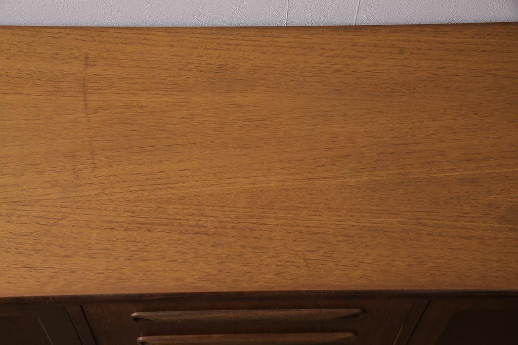 ヴィンテージ家具　北欧ビンテージ　G-PLAN(ジープラン)　Fresco(フレスコ)　Long John(ロングジョン)　幅広サイズのサイドボード(収納棚)(R-043821)