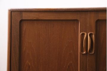 ヴィンテージ家具　北欧ビンテージ　G-PLAN(ジープラン)　Fresco(フレスコ)　Long John(ロングジョン)　幅広サイズのサイドボード(収納棚)(R-043821)