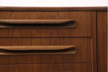 ヴィンテージ家具　北欧ビンテージ　G-PLAN(ジープラン)　Fresco(フレスコ)　Long John(ロングジョン)　幅広サイズのサイドボード(収納棚)(R-043821)