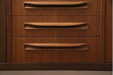 ヴィンテージ家具　北欧ビンテージ　G-PLAN(ジープラン)　Fresco(フレスコ)　Long John(ロングジョン)　幅広サイズのサイドボード(収納棚)(R-043821)