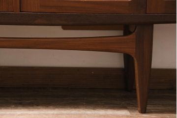 ヴィンテージ家具　北欧ビンテージ　G-PLAN(ジープラン)　Fresco(フレスコ)　Long John(ロングジョン)　幅広サイズのサイドボード(収納棚)(R-043821)