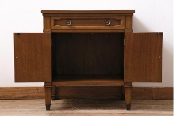 中古　DREXEL HERITAGE(ドレクセルヘリテイジ)　Triune(トライユン)　ナイトスタンド(サイドテーブル、ナイトテーブル、サイドキャビネット)(定価約25万円)(R-043825)