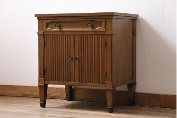 中古　DREXEL HERITAGE(ドレクセルヘリテイジ)　Triune(トライユン)　ナイトスタンド(サイドテーブル、ナイトテーブル、サイドキャビネット)(定価約25万円)(R-043825)
