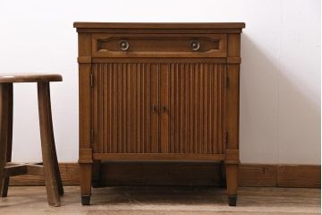 中古　DREXEL HERITAGE(ドレクセルヘリテイジ)　Triune(トライユン)　ナイトスタンド(サイドテーブル、ナイトテーブル、サイドキャビネット)(定価約25万円)(R-043825)