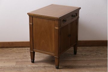 中古　DREXEL HERITAGE(ドレクセルヘリテイジ)　Triune(トライユン)　ナイトスタンド(サイドテーブル、ナイトテーブル、サイドキャビネット)(定価約25万円)(R-043825)