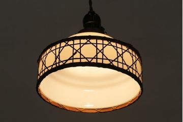 レトロ照明　昭和初期　和の味わい溢れる竹編みのシェードのペンダントライト(電笠、天井照明)(R-043827)