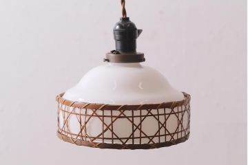 レトロ照明　昭和初期　和の味わい溢れる竹編みのシェードのペンダントライト(電笠、天井照明)(R-043827)