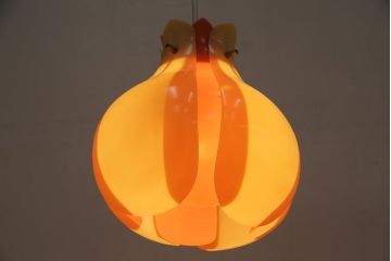 ビンテージ照明　和製ビンテージ　1970年頃　たまねぎのようなフォルムとポップなカラーが目を惹く天井照明(ペンダントライト)(R-043830)