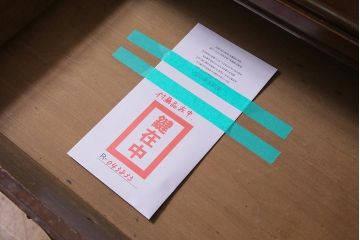 アンティーク家具　フランスアンティーク　ヴィクトリアン　マホガニー材　繊細なレリーフが見事なブックケース(本箱、収納棚、キャビネット、戸棚、カップボード)(R-043833)