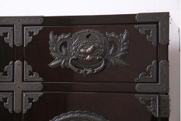 中古　仙台民芸箪笥(仙台箪笥)　欅産業　木地呂塗りと牡丹金具が美しい衣装箪笥(整理箪笥、引き出し)(定価約115万円)(R-043835)