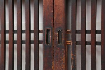 アンティーク建具　明治期　深みのある色合いが魅力的な格子帯戸4枚セット(板戸、引き戸)(R-043841)