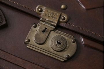 アンティーク雑貨　昭和初期　凝ったデザインがお洒落なトランク(鞄、カバン、収納、ディスプレイ)(R-043844)