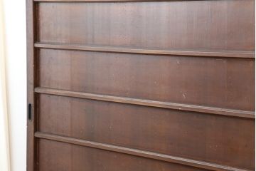 アンティーク建具　大正期　ヒノキ材　暖かみのある木肌が味わい深い板戸2枚セット(建具、引き戸、舞良戸)(R-043848)