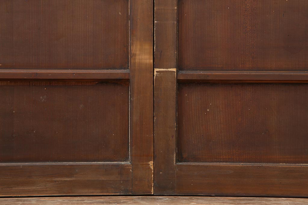 アンティーク建具　大正期　ヒノキ材　暖かみのある木肌が味わい深い板戸2枚セット(建具、引き戸、舞良戸)(R-043848)