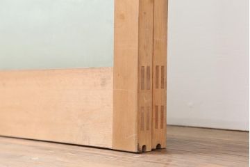 レトロ建具　昭和レトロ　昭和後期　ヒノキ材　素朴な風合いが魅力のガラス戸2枚セット(引き戸、玄関戸)(R-043849)
