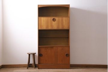 ビンテージ家具　北欧ヴィンテージ　チーク材　温かみのある木の風合いが魅力的なウォールユニット(キャビネット、収納棚、飾り棚)(R-043853)
