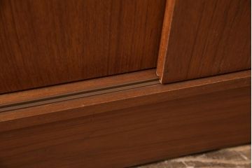 ビンテージ家具　北欧ヴィンテージ　チーク材　温かみのある木の風合いが魅力的なウォールユニット(キャビネット、収納棚、飾り棚)(R-043853)