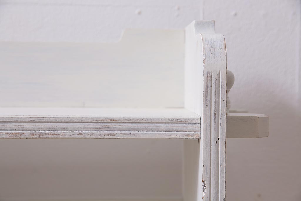 ペイント家具　和製アンティーク　昭和初期　楔(くさび)のデザインがお洒落な本棚(ブックシェルフ、収納棚、ラック)(R-043854)