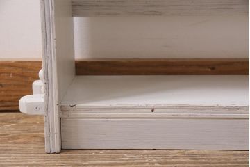 ペイント家具　和製アンティーク　昭和初期　楔(くさび)のデザインがお洒落な本棚(ブックシェルフ、収納棚、ラック)(R-043854)