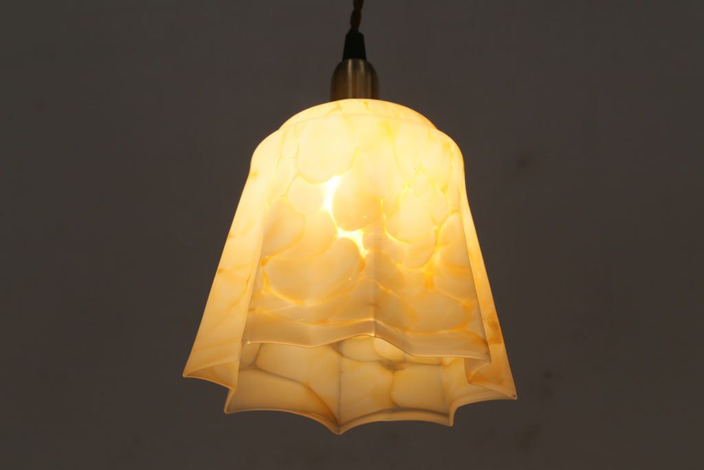 ヴィンテージ照明　イギリスビンテージ　まだらな模様のガラスが目を引くペンダントライト(吊り下げ照明、天井照明)(R-043857)