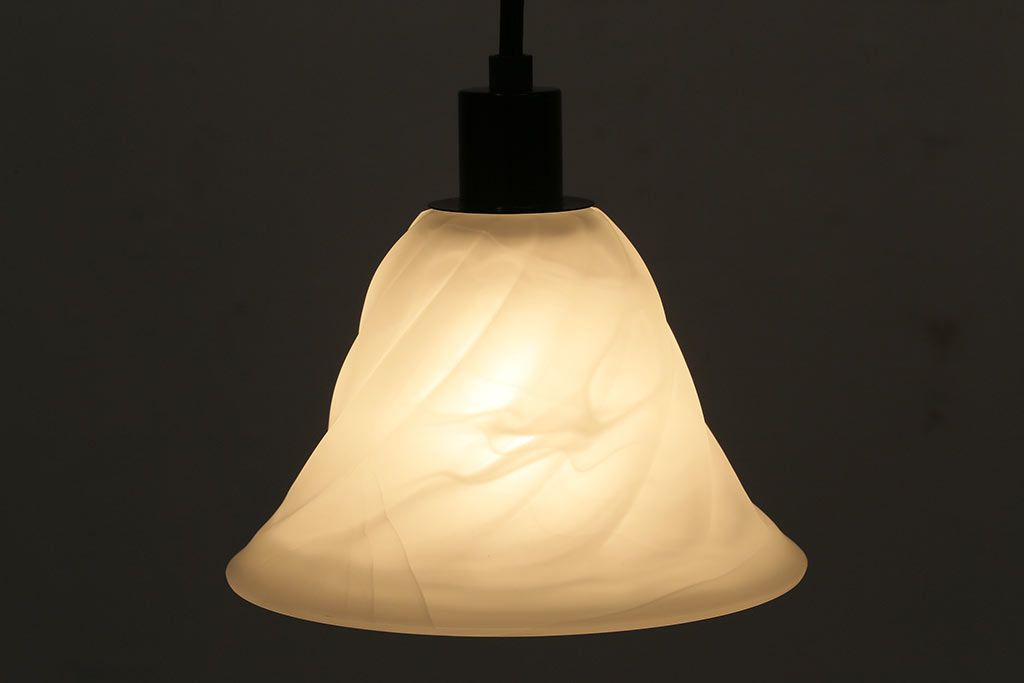 ヴィンテージ照明　イギリスヴィンテージ　ミルクが混ざったかのようなまだらが美しい天井照明(吊り下げ照明、ペンダントライト)(R-043860)