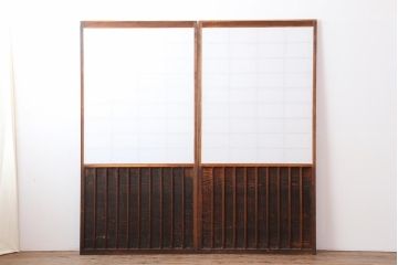アンティーク建具　明治大正期　腰板の縦桟が趣のある障子戸2枚セット(腰付障子、腰高障子、建具、引き戸)(R-043862)