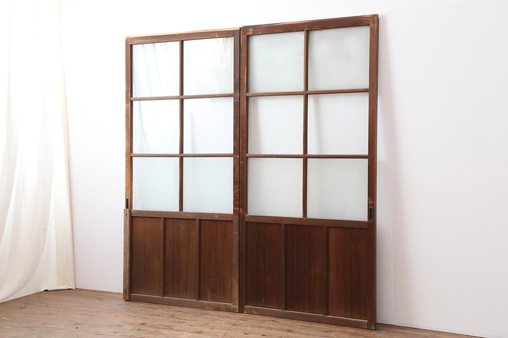 アンティーク建具　昭和中期　すりガラス入り　レトロな雰囲気たっぷりのガラス戸2枚セット(建具、引き戸)(R-043863)