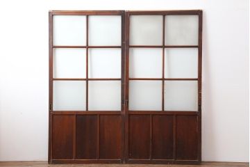 アンティーク建具　昭和中期　すりガラス入り　レトロな雰囲気たっぷりのガラス戸2枚セット(建具、引き戸)(R-043863)