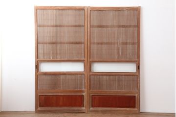 アンティーク建具　昭和中期　腰板ケヤキ材　裏障子付きの格子戸2枚セット(建具、ガラス帯戸、引き戸)(R-043865)