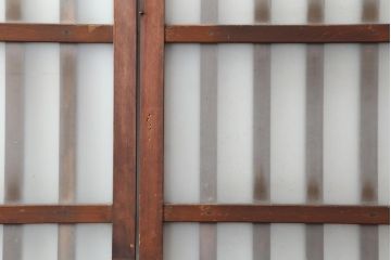 アンティーク建具　昭和中期　すりガラス入りのガラス格子戸2枚セット(建具、引き戸)(R-043869)