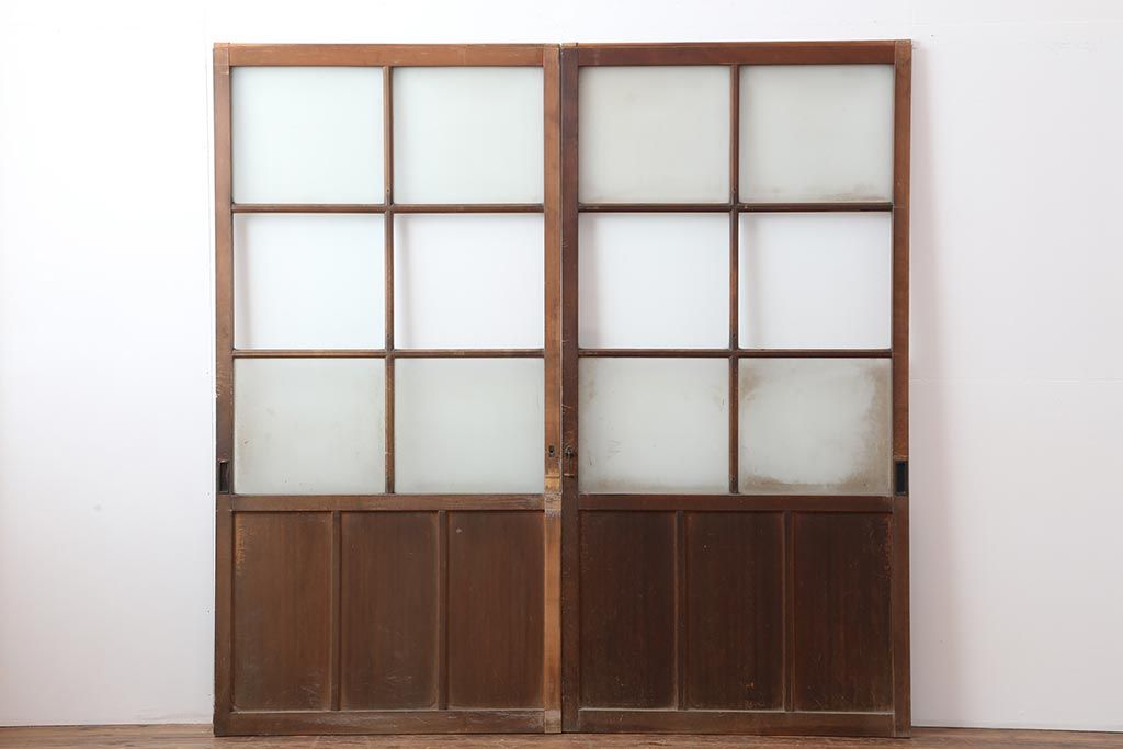 アンティーク建具　昭和初期　レトロな佇まいが魅力のガラス戸2枚セット(建具、引き戸)(R-043870)