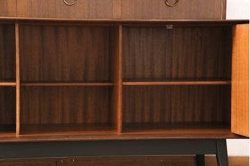 ヴィンテージ家具　北欧ビンテージ　G-PLAN　BBシリーズ　スタイリッシュなデザインのサイドボード(リビングボード、収納棚)(R-043894)