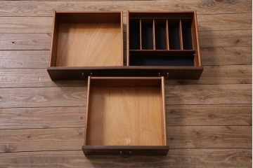 ヴィンテージ家具　北欧ビンテージ　G-PLAN　BBシリーズ　スタイリッシュなデザインのサイドボード(リビングボード、収納棚)(R-043894)