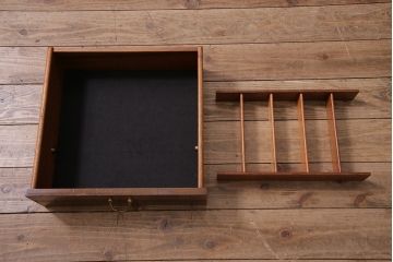 ヴィンテージ家具　北欧ビンテージ　G-PLAN　BBシリーズ　スタイリッシュなデザインのサイドボード(リビングボード、収納棚)(R-043894)