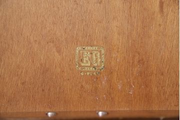 ヴィンテージ家具　北欧ビンテージ　G-PLAN　BBシリーズ　スタイリッシュなデザインのサイドボード(リビングボード、収納棚)(R-043894)