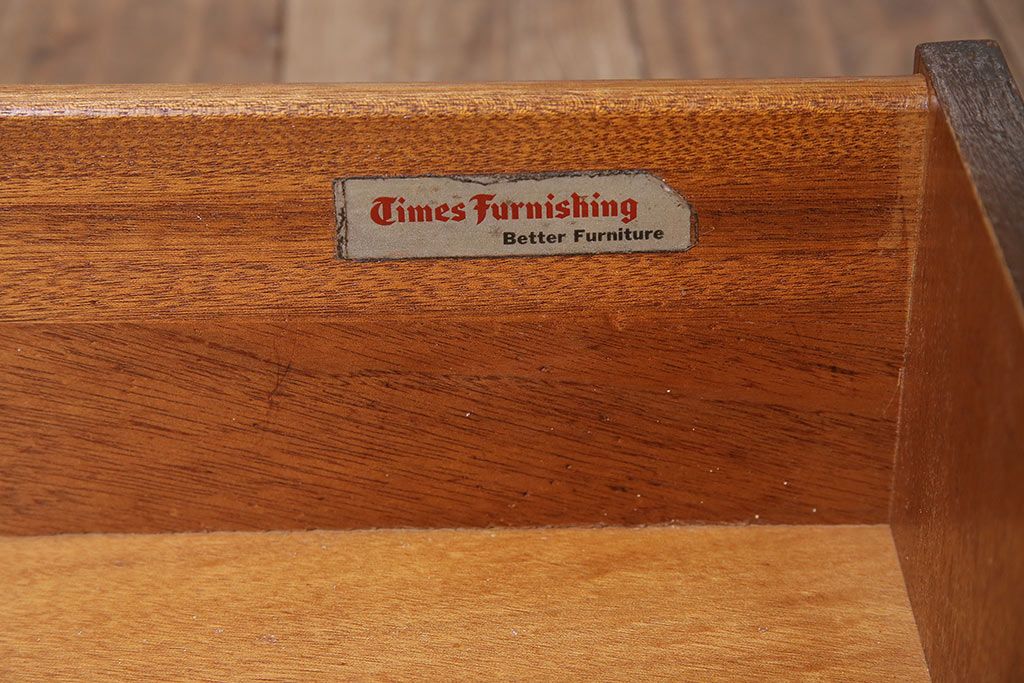 ヴィンテージ家具　北欧ビンテージ　G-PLAN　BBシリーズ　スタイリッシュなデザインのサイドボード(リビングボード、収納棚)(R-043894)