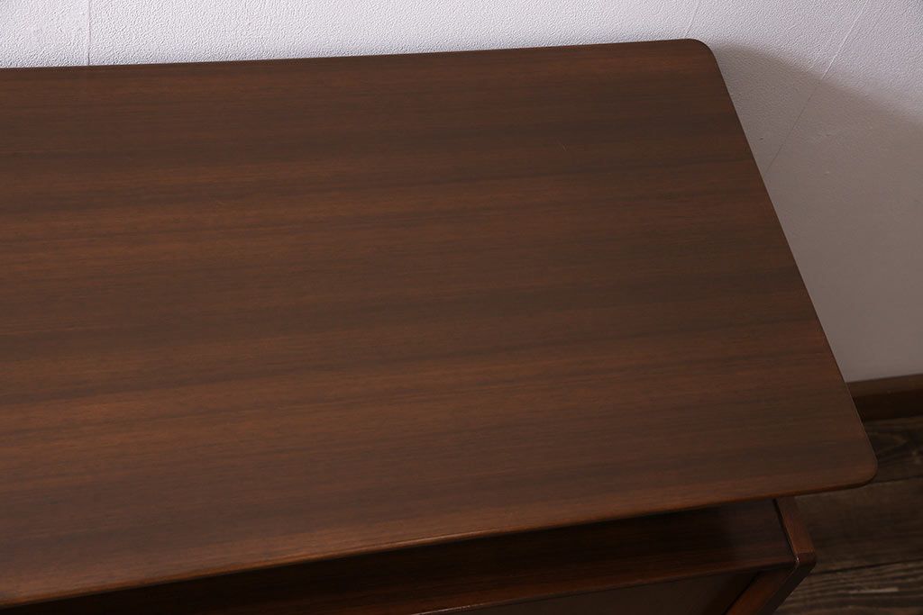 ヴィンテージ家具　北欧ビンテージ　G-PLAN　BBシリーズ　スタイリッシュなデザインのサイドボード(リビングボード、収納棚)(R-043894)