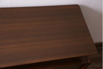 ヴィンテージ家具　北欧ビンテージ　G-PLAN　BBシリーズ　スタイリッシュなデザインのサイドボード(リビングボード、収納棚)(R-043894)