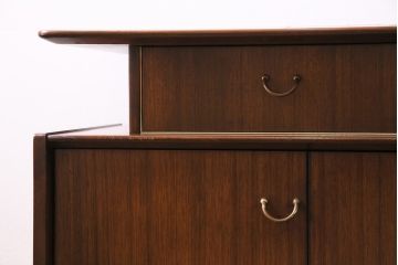 ヴィンテージ家具　北欧ビンテージ　G-PLAN　BBシリーズ　スタイリッシュなデザインのサイドボード(リビングボード、収納棚)(R-043894)