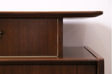 ヴィンテージ家具　北欧ビンテージ　G-PLAN　BBシリーズ　スタイリッシュなデザインのサイドボード(リビングボード、収納棚)(R-043894)