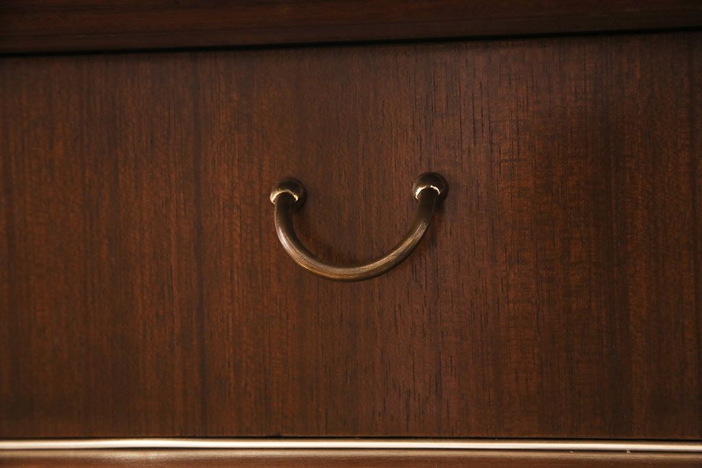 ヴィンテージ家具　北欧ビンテージ　G-PLAN　BBシリーズ　スタイリッシュなデザインのサイドボード(リビングボード、収納棚)(R-043894)