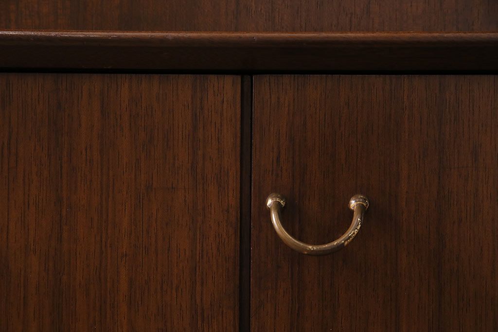 ヴィンテージ家具　北欧ビンテージ　G-PLAN　BBシリーズ　スタイリッシュなデザインのサイドボード(リビングボード、収納棚)(R-043894)