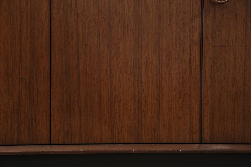 ヴィンテージ家具　北欧ビンテージ　G-PLAN　BBシリーズ　スタイリッシュなデザインのサイドボード(リビングボード、収納棚)(R-043894)