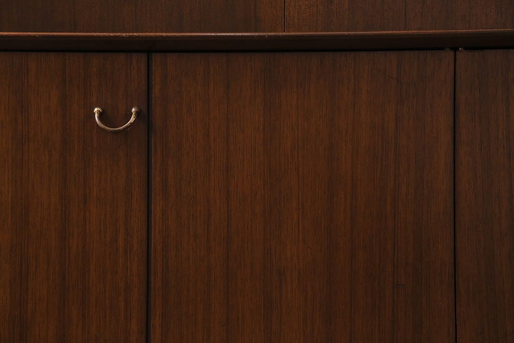 ヴィンテージ家具　北欧ビンテージ　G-PLAN　BBシリーズ　スタイリッシュなデザインのサイドボード(リビングボード、収納棚)(R-043894)