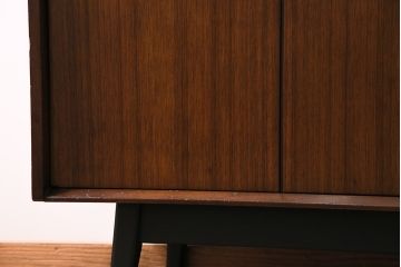 ヴィンテージ家具　北欧ビンテージ　G-PLAN　BBシリーズ　スタイリッシュなデザインのサイドボード(リビングボード、収納棚)(R-043894)