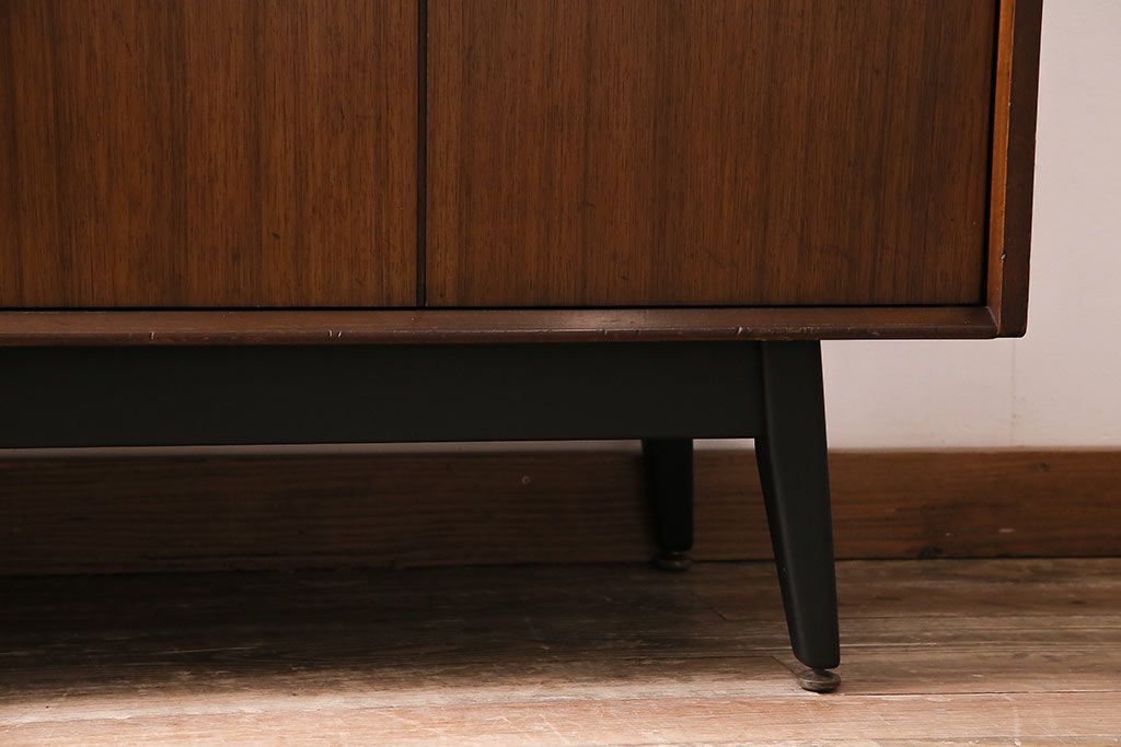 ヴィンテージ家具　北欧ビンテージ　G-PLAN　BBシリーズ　スタイリッシュなデザインのサイドボード(リビングボード、収納棚)(R-043894)