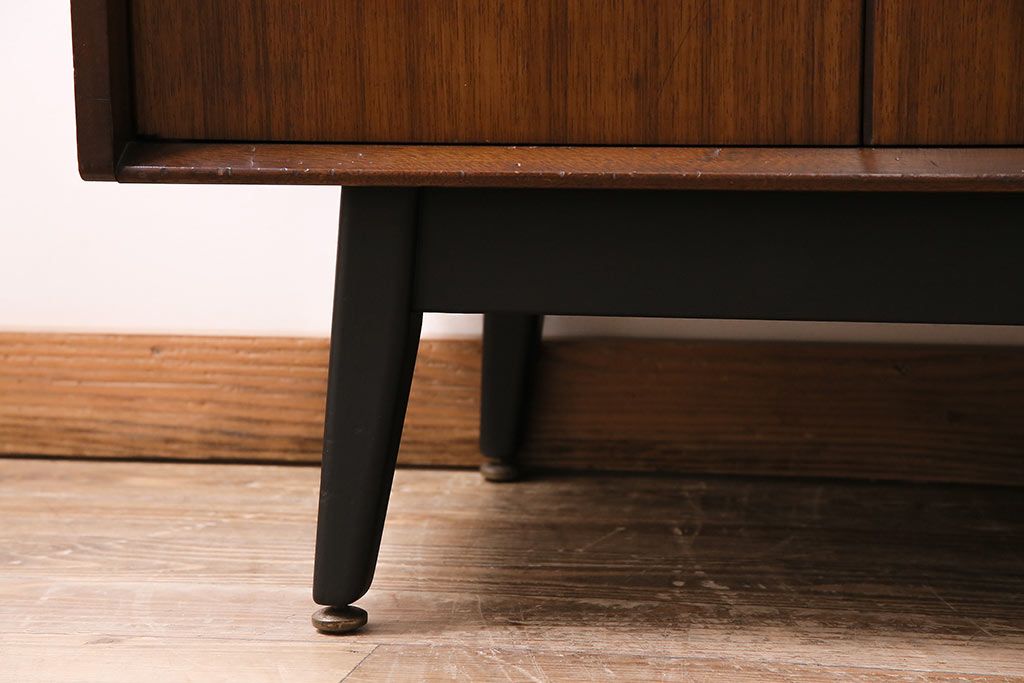 ヴィンテージ家具　北欧ビンテージ　G-PLAN　BBシリーズ　スタイリッシュなデザインのサイドボード(リビングボード、収納棚)(R-043894)